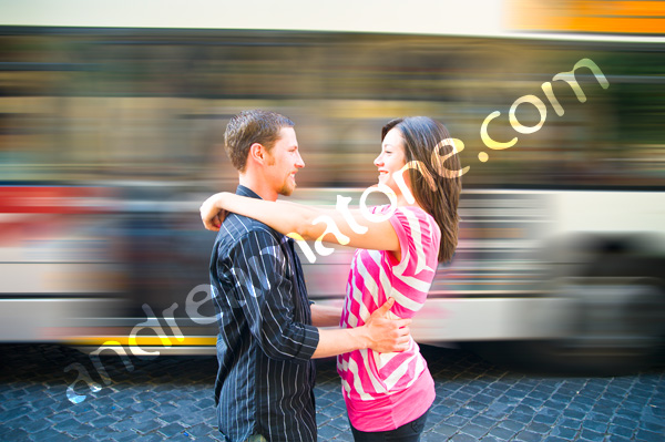 Photo Tour Picture in Rome: romantic Coulpe holding eachother with bus motion blur 