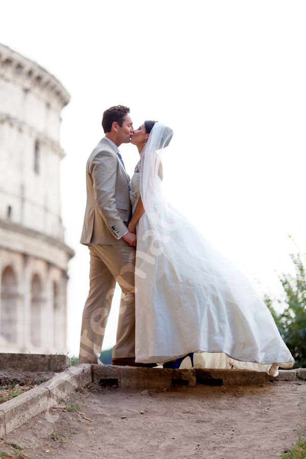 Romantically kissing at the Roman Coliseum
