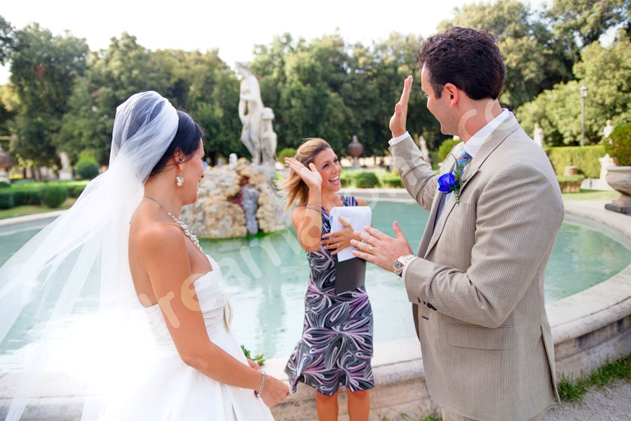 A symbolic celebrated in Villa Borghese. Rome Italy wedding photographers.