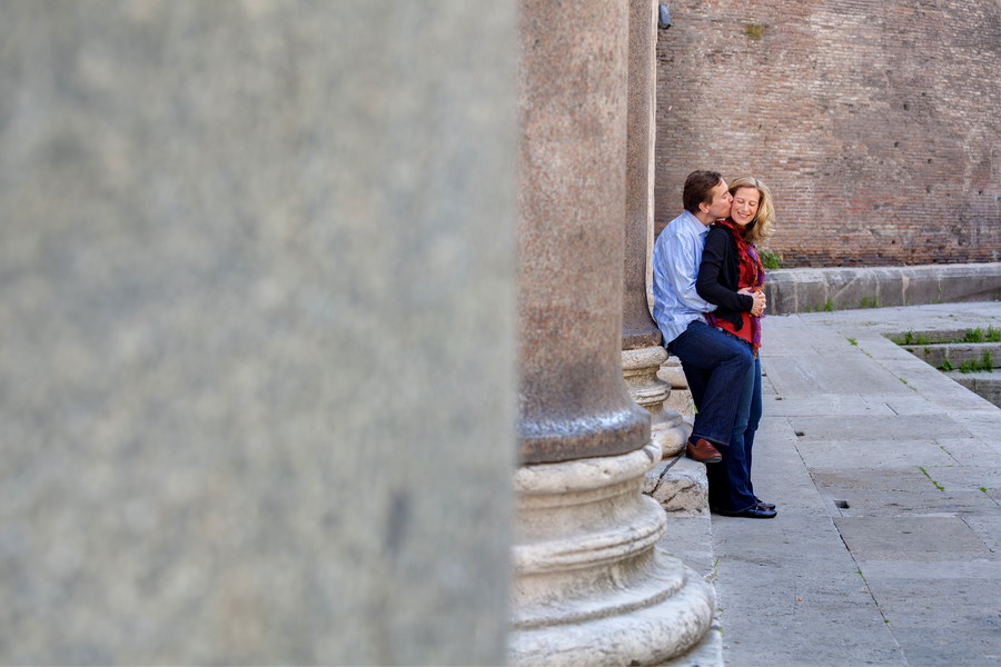 Couple photographed. Pantheon. Italy.