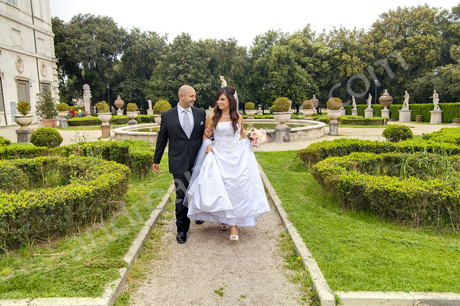 Walking together in the back garden of Parco Galleria Borghese