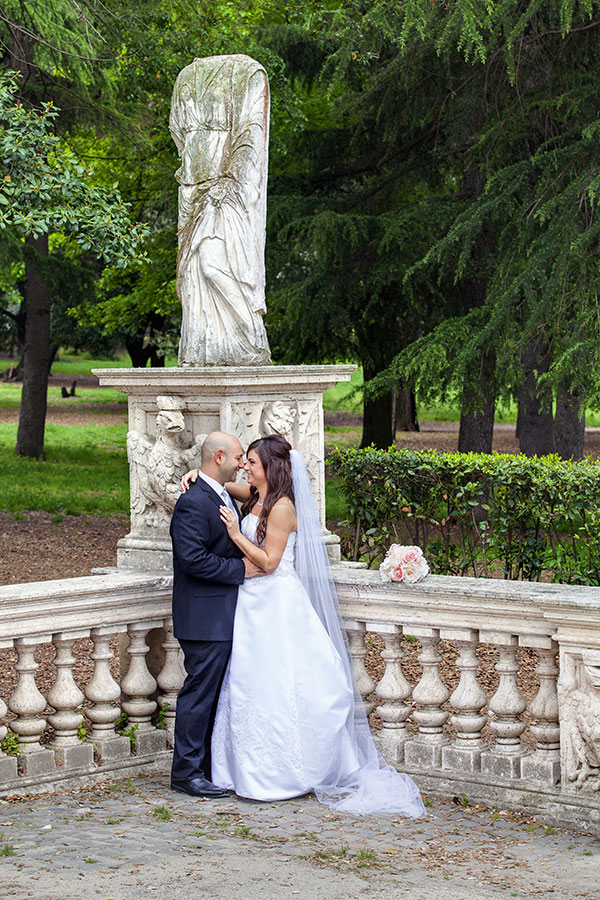 Galleria Borghese Park. newlyweds posing for a picture.