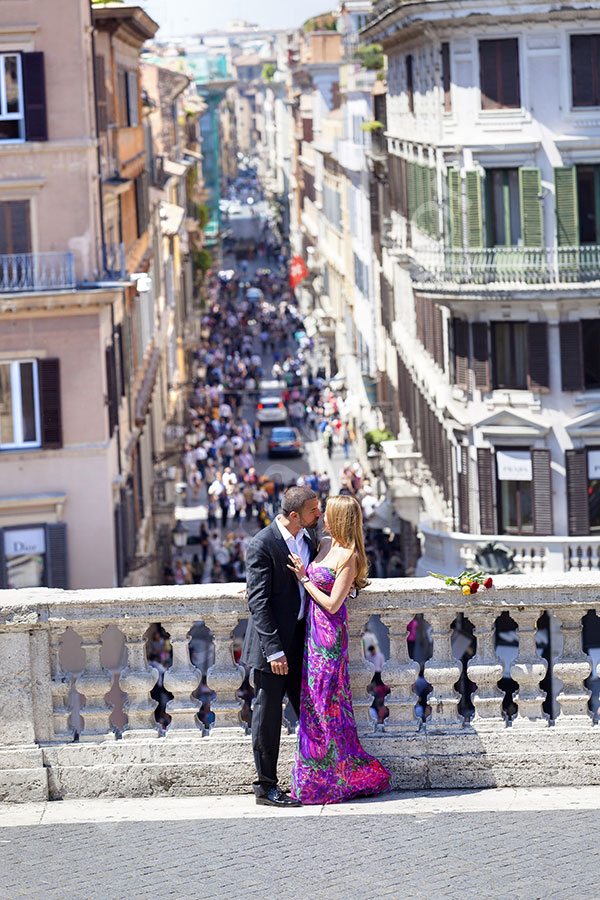 Honeymoon session. Kissing on the terrace of Piazza di Spagna the Spanish steps.