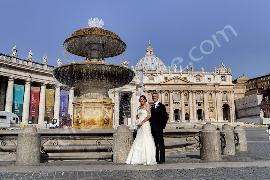 Wedding photo shoot in Rome at the Vatican