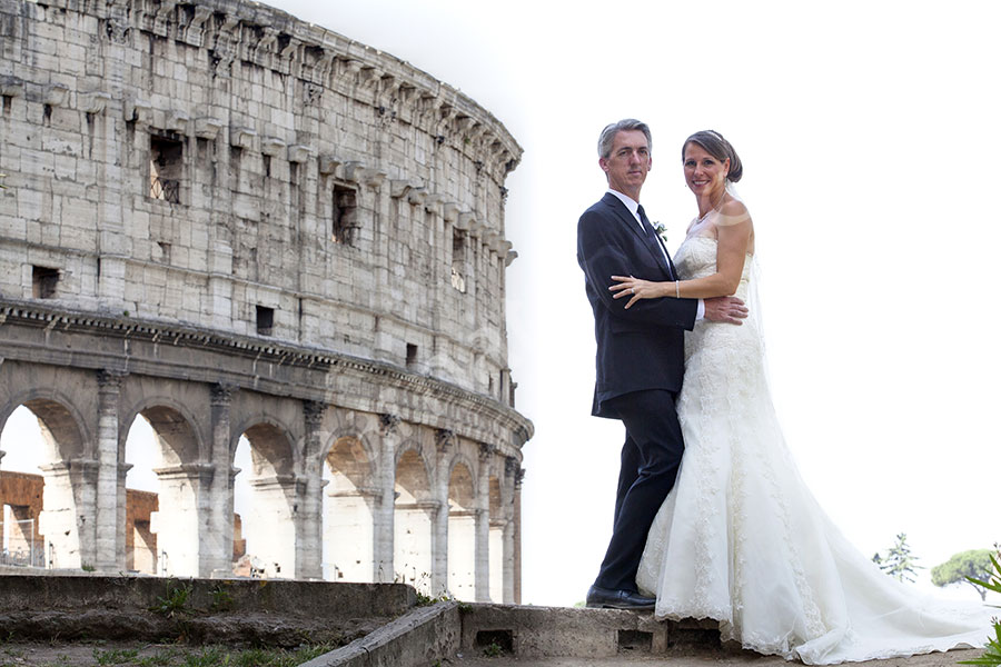 Wedding couple photographed in front of the Roman Coliseum in Rome