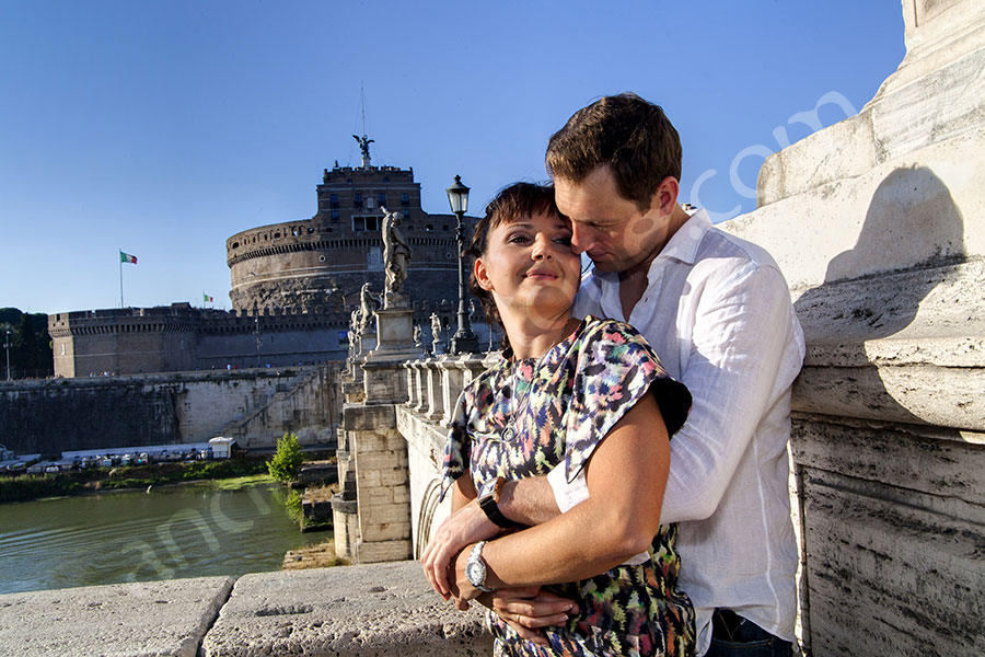 Kissing in love at Castle Sant'Angelo