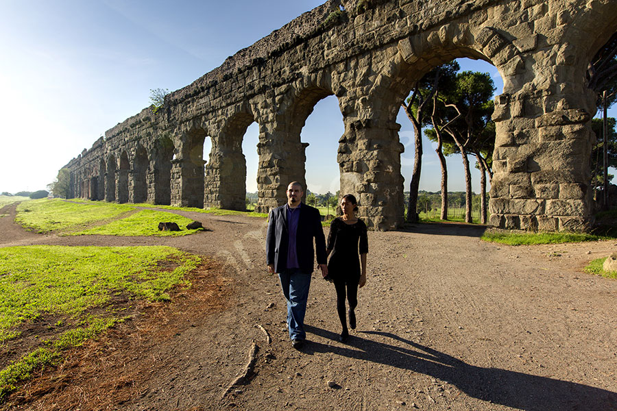 Strolling during a tour of the ancient Italian monuments and landmarks