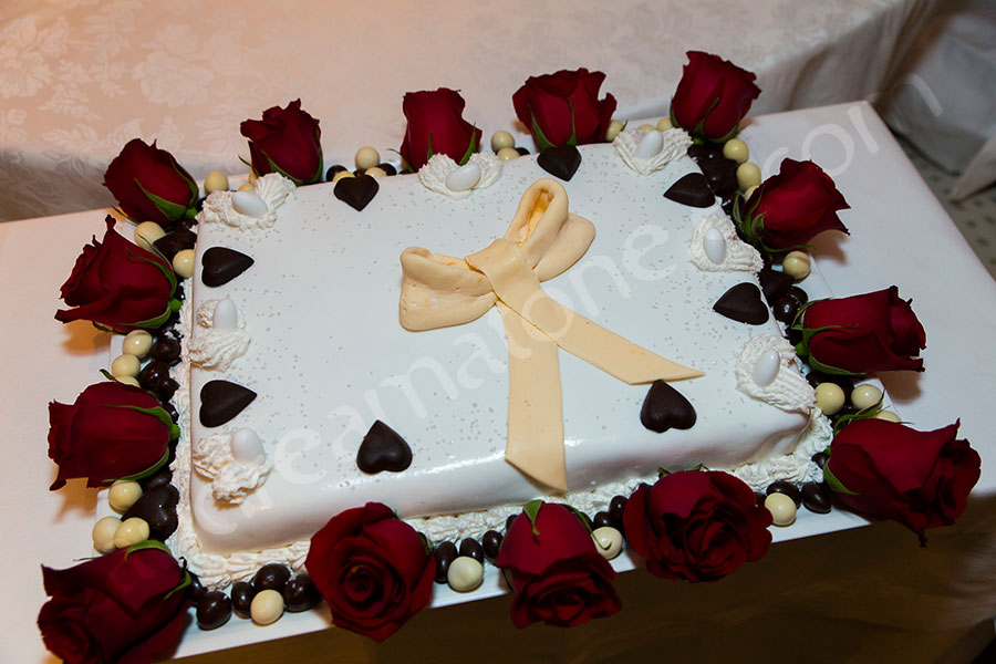 The wedding cake made at ristorante Les Etoiles in Rome Italy