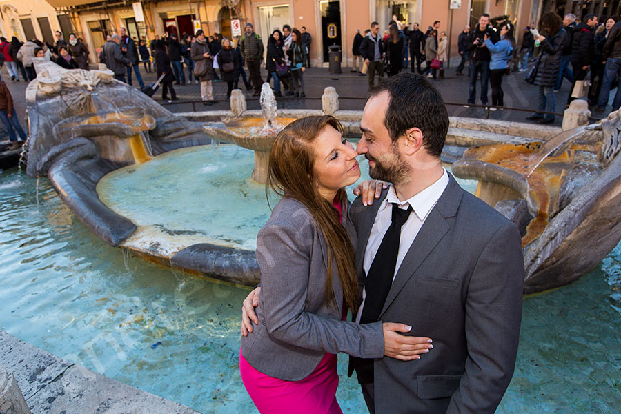 Engagement session at Piazza di Spagna down by the fountain