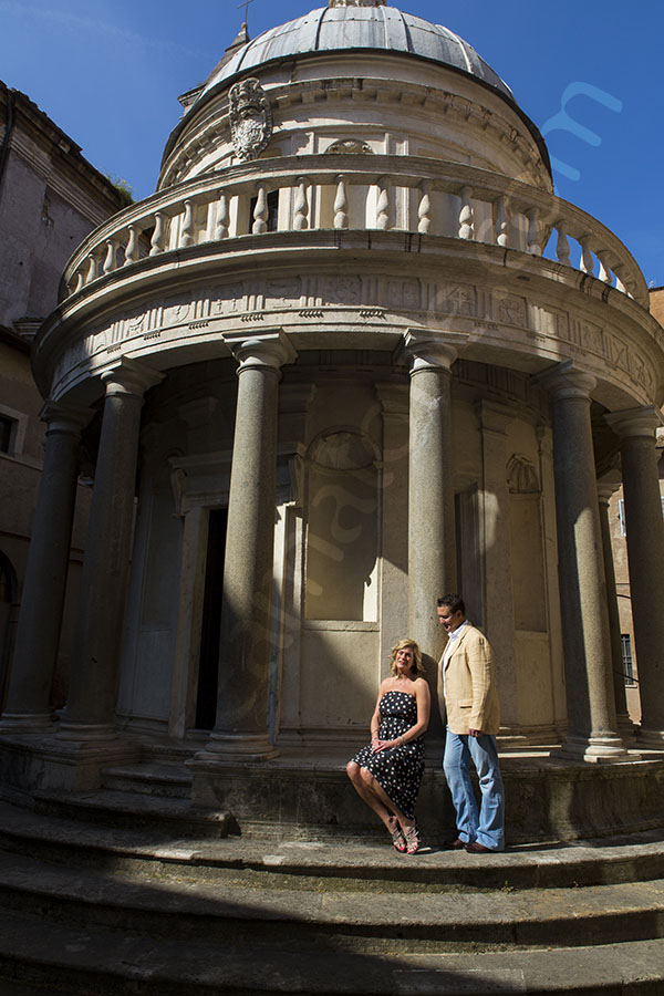 Anniversary couple inside the Roman Chiostro Accademia di Spagna