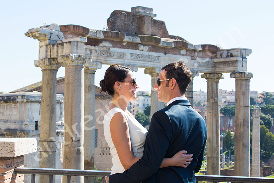 Honeymoon session. Newlyweds celebrating in Italy with a photographer session at the Roman Forum.