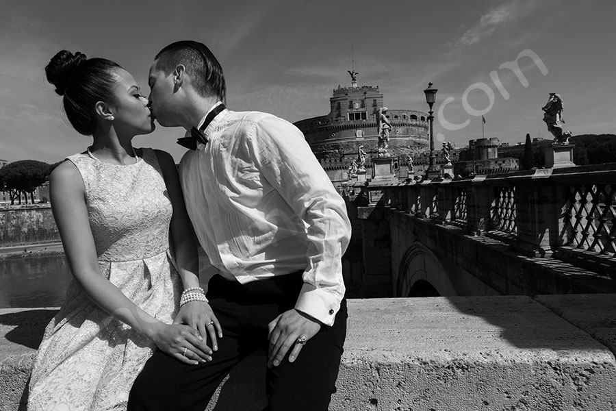 Romatically in love and engaged kissing in black and white at Castel San'Angelo