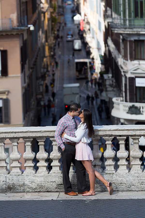 Picture taken by a photographer from a far of a couple in Italy