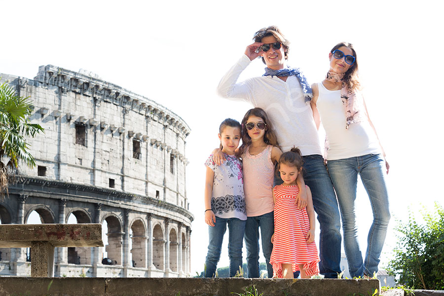 FAmily photo session in Rome portrait at the Roman Colosseum