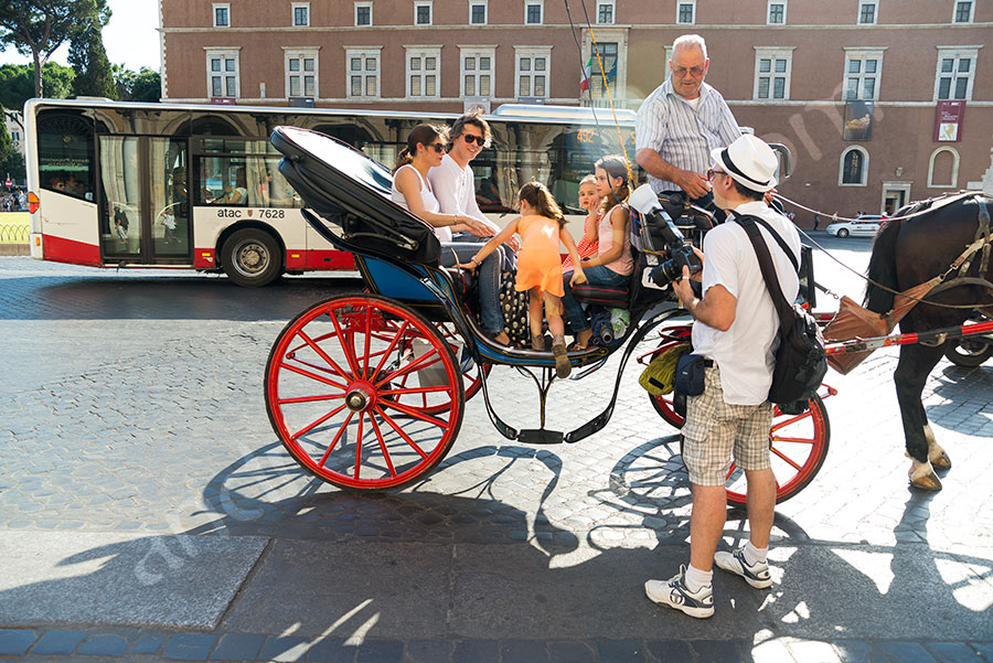 Horse and carriage ride in Piazza Venezia Horse Carriage Family photoshoot