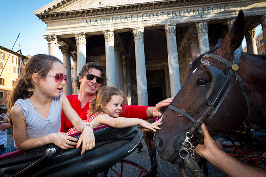 Horse Carriage Family photoshoot kids petting the horse 