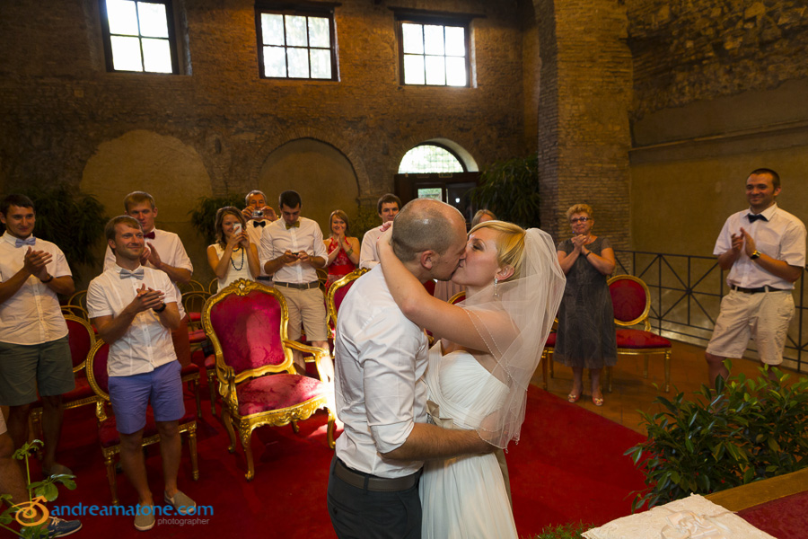 Bride and groom kiss at the Caracalla town hall wedding ceremony