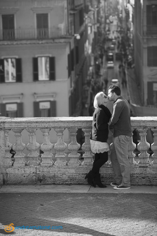 Couple at the Spanish steps overlooking via Condotti.