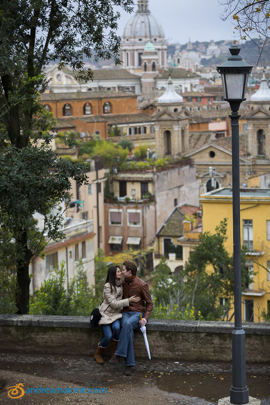 Proposing in a romantic way at Parco del Pincio