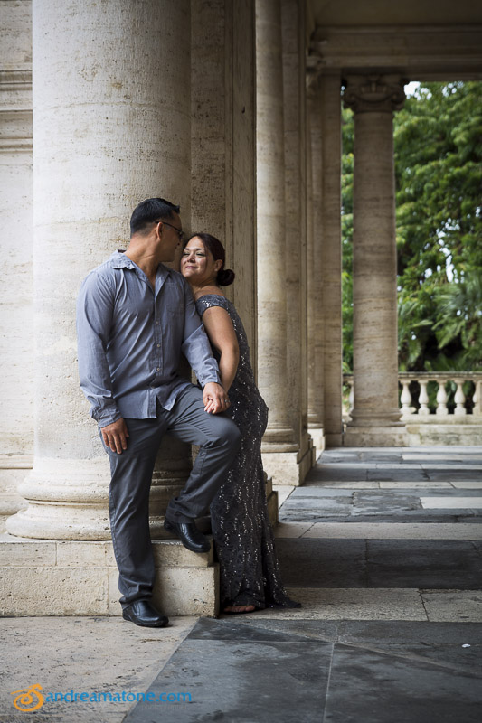 Romantic couple underneath the columns of Piazza del Campidolgio.