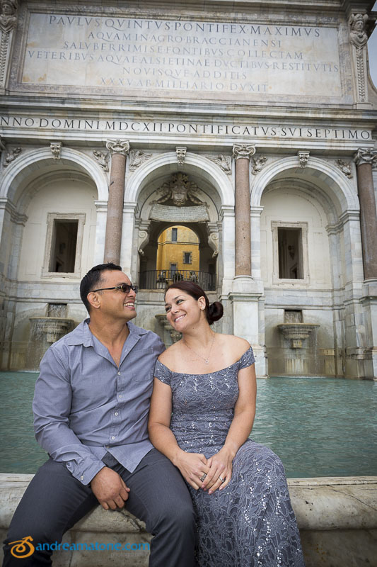 Coupe posing at Gianicolo water fountain Fontanone