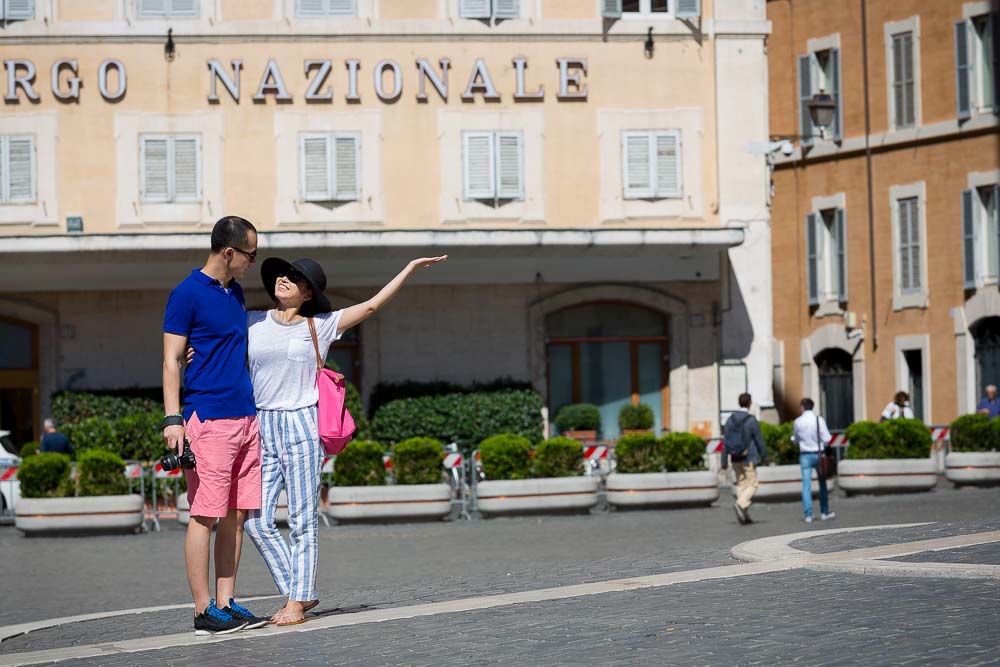 Picture taking a Piazza Montecitorio.