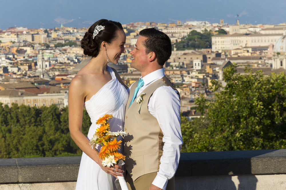 Getting married abroad in Rome Italy. At the Gianicolo hill with a beautiful view over the city.