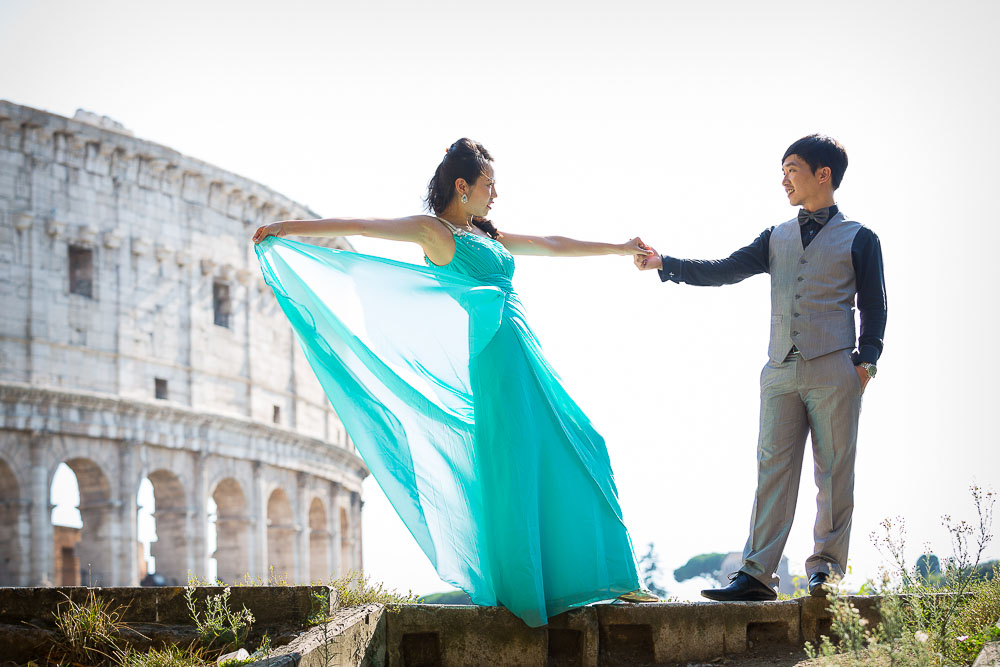 Engagement-matrimony photography session at the Colosseum.