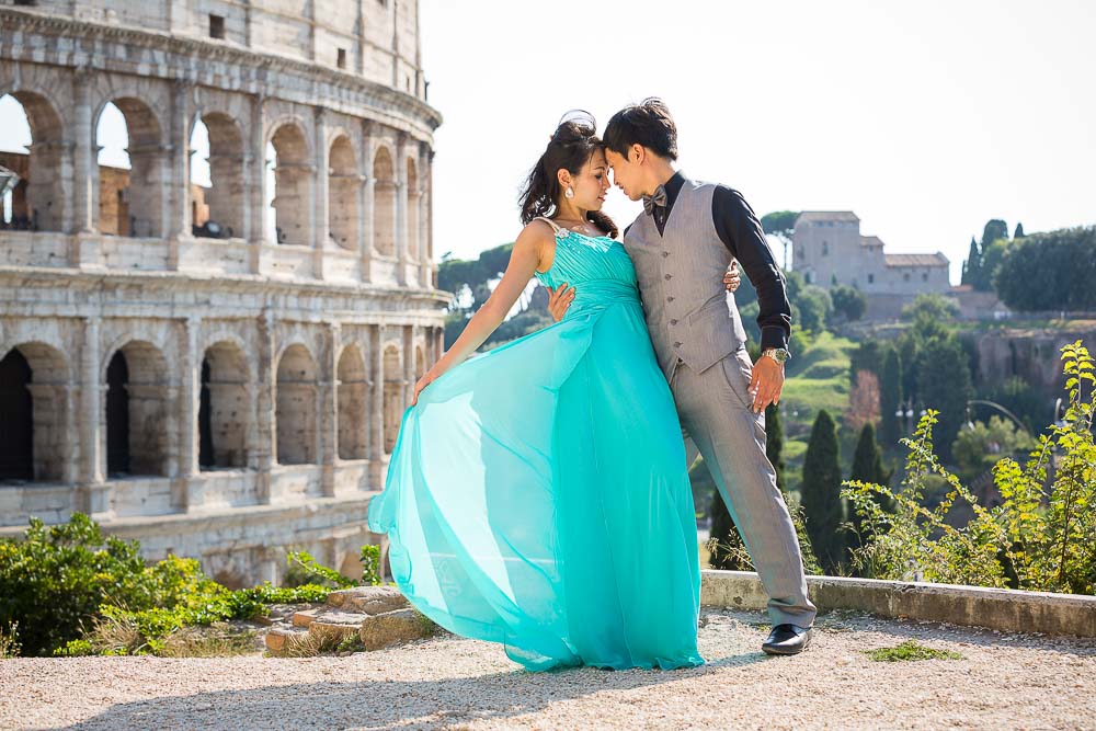 Romantic Rome wedding photo shoot with a couple.