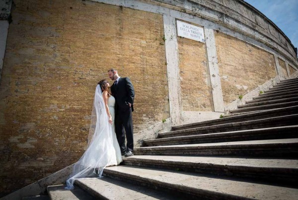 Matrimonial photo shoot on the Spanish steps. Rome, Italy.