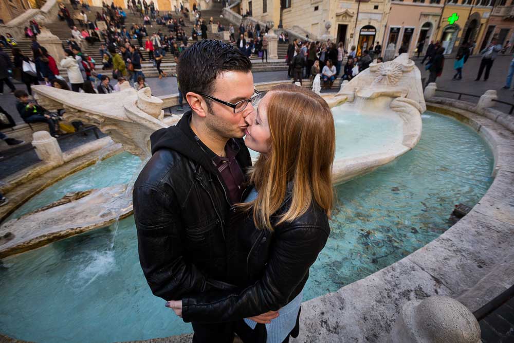 Kissing by the Barcaccia water fountain