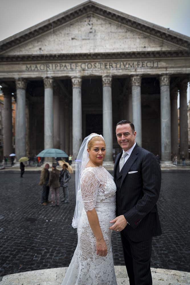 Couple standing in front of the main entrance of the Roman Pantheon