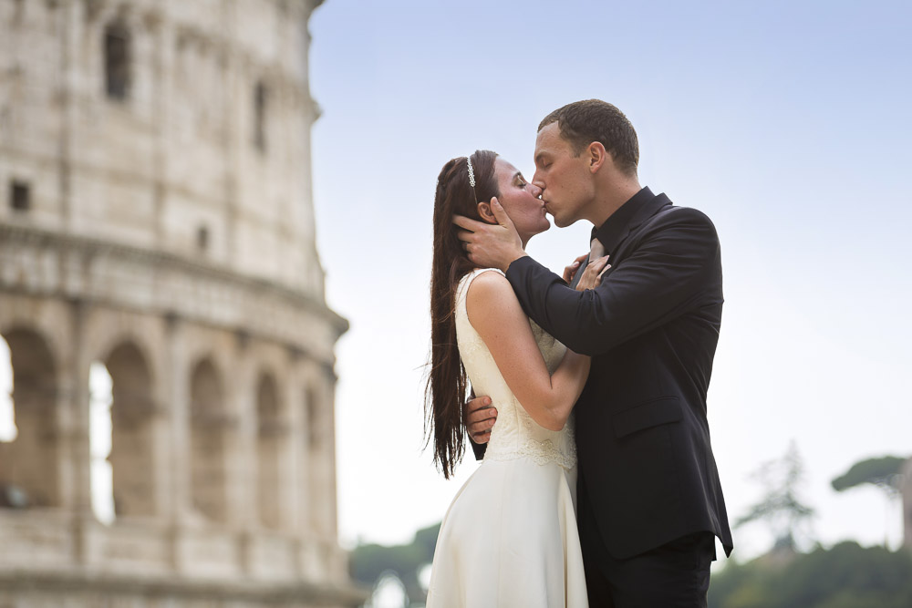 A romantic kiss at the Coliseum during a honeymoon photo shoot.