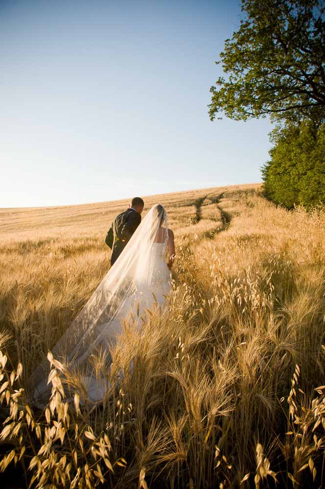 Destination wedding photographer in Tuscany. Picture by Andrea Matone.