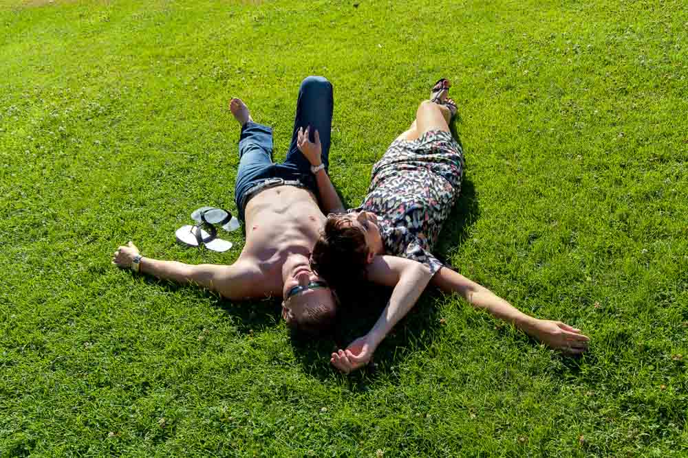 Chill out photo shoot on green grass. Parco Villa Borghese.