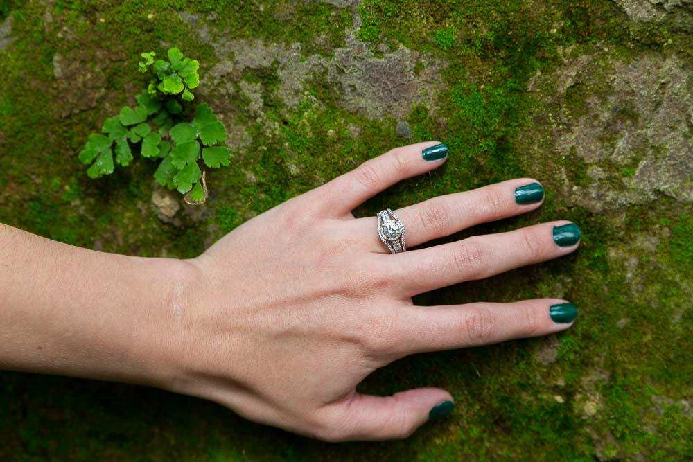 Engagement ring picture in green