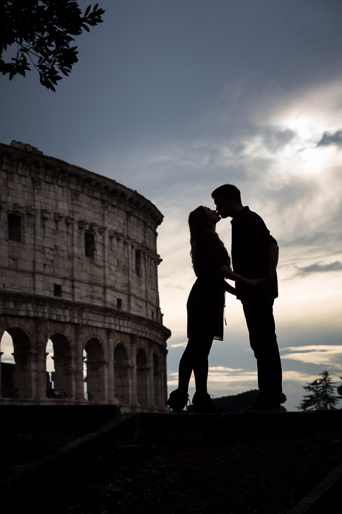 Silhouette picture of a couple kissing during an engagement session love story in Rome