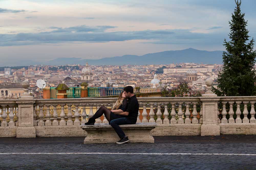 Romantic engagement pictures taken before the view over the roman rooftops from the Gianiculum hill