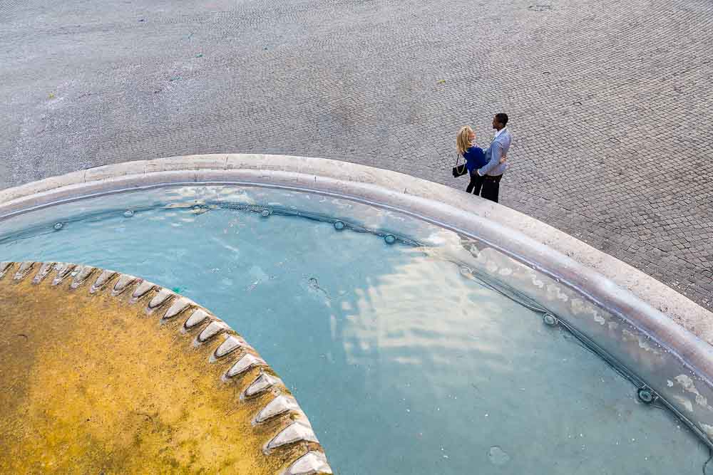 Piazza del Popolo water fountain used for engagement pictures