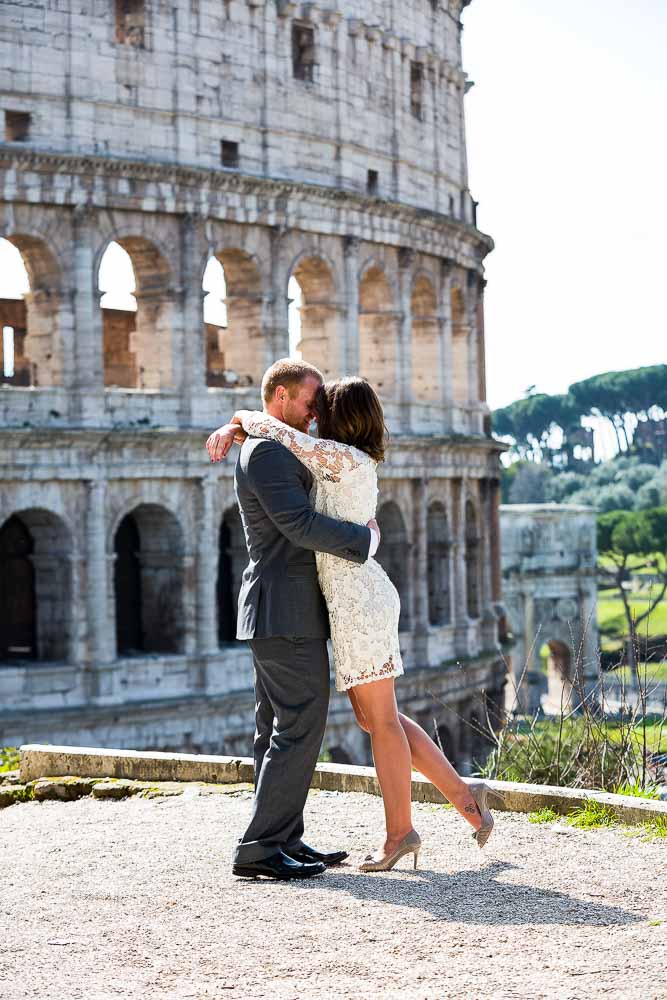 Romantic pose for a couple newlywed in Italy