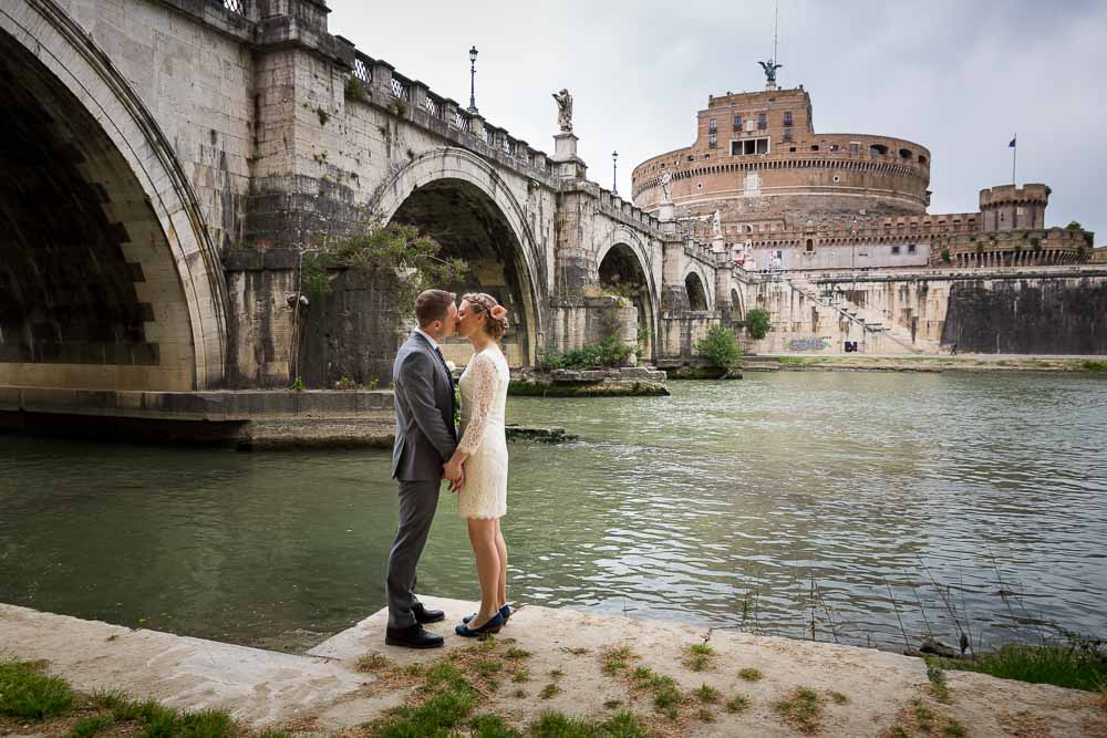 Kissing by the San Angelo bridge