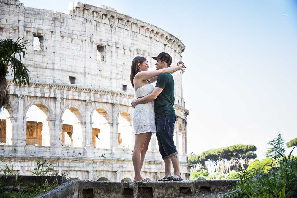 Posing in front of the Colosseo during an e-session