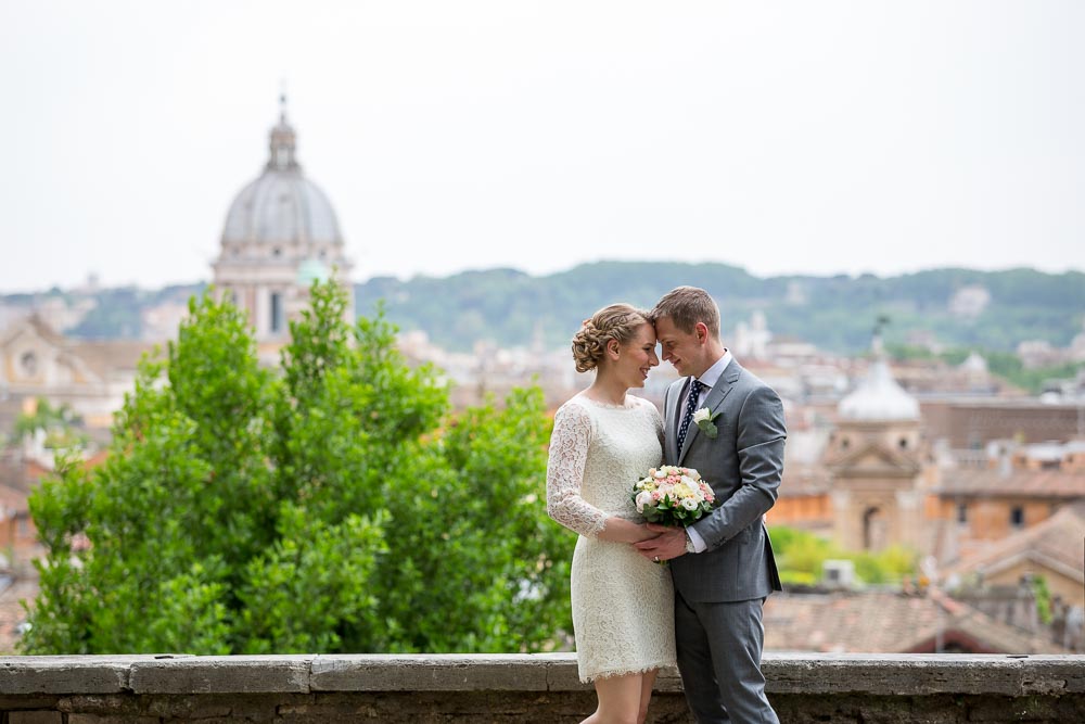 In love in Rome. Getting married and taking pictures at Parco del Pincio