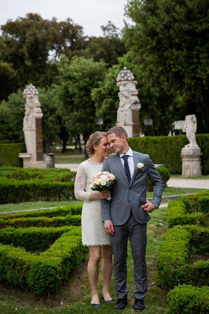 Wedding photo session in the gardens of Museo Villa Borghese in Rome Italy