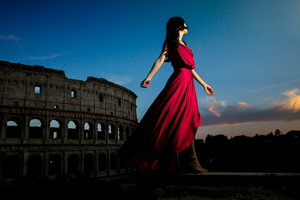 Red vs blue hour. Picture by Engagement Wedding Photographer Andrea Matone. Rome, Italy.