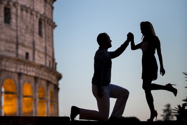 Silhouette picture of a couple during their engagement session in Rome Italy. Photo by Andrea Matone photographer.