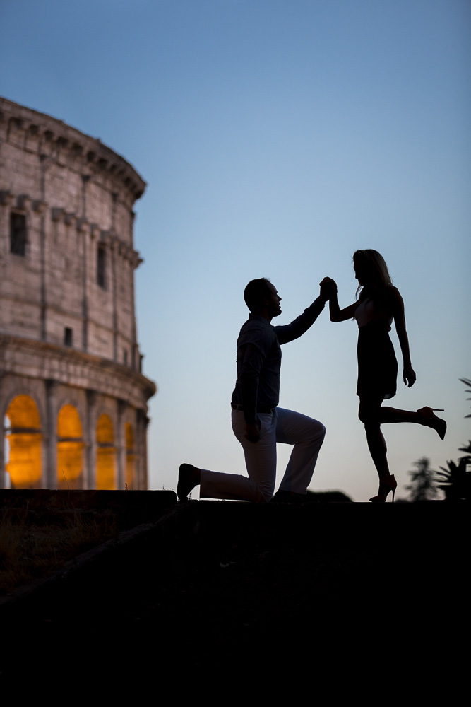 Silhouette picture of a couple during their engagement session in Rome Italy. Photo by Andrea Matone photographer.