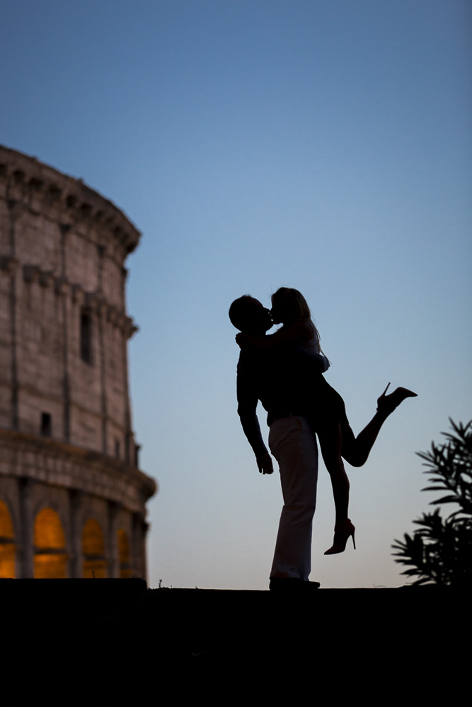 Engagement photography. Silhouette couple in Rome.