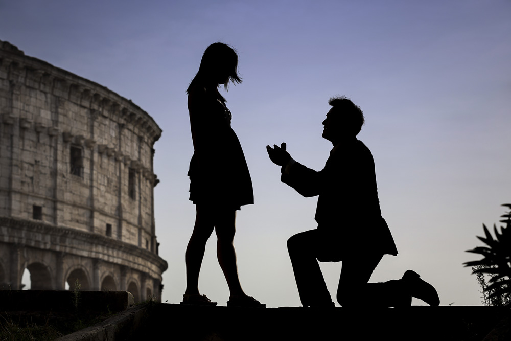 Surprise wedding proposal in Rome photographed by Andrea Matone photographer