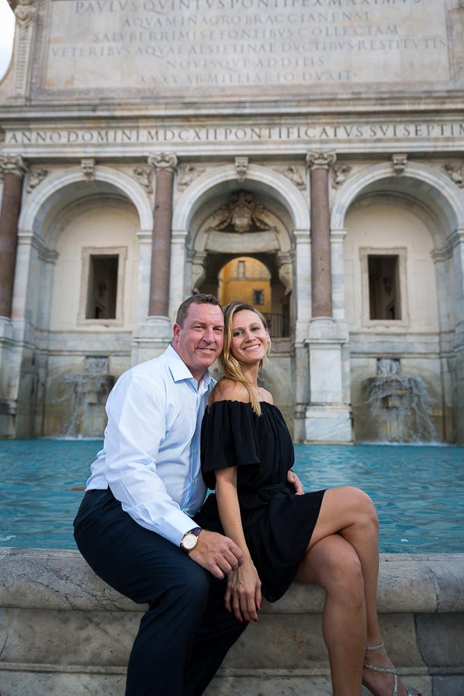 Engagement photo session at the Gianiculum water fountain